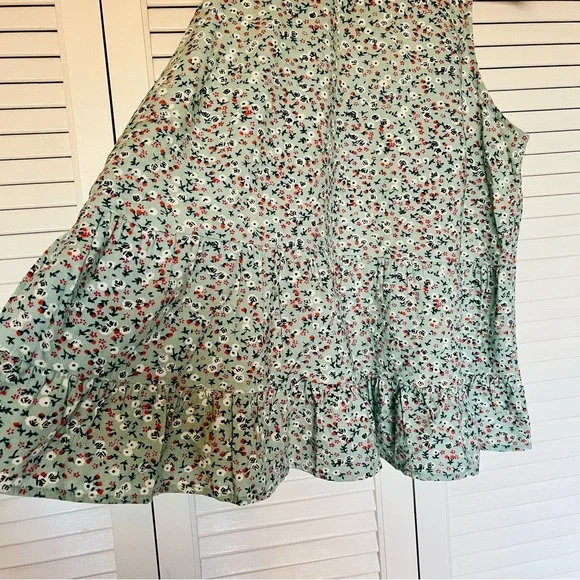 Floral Sleeveless Top - Picture 6 of 10